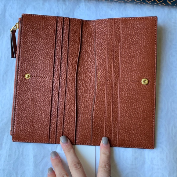 Tory Burch Britten Slim Envelope Wallet Clutch - Picture 5 of 9